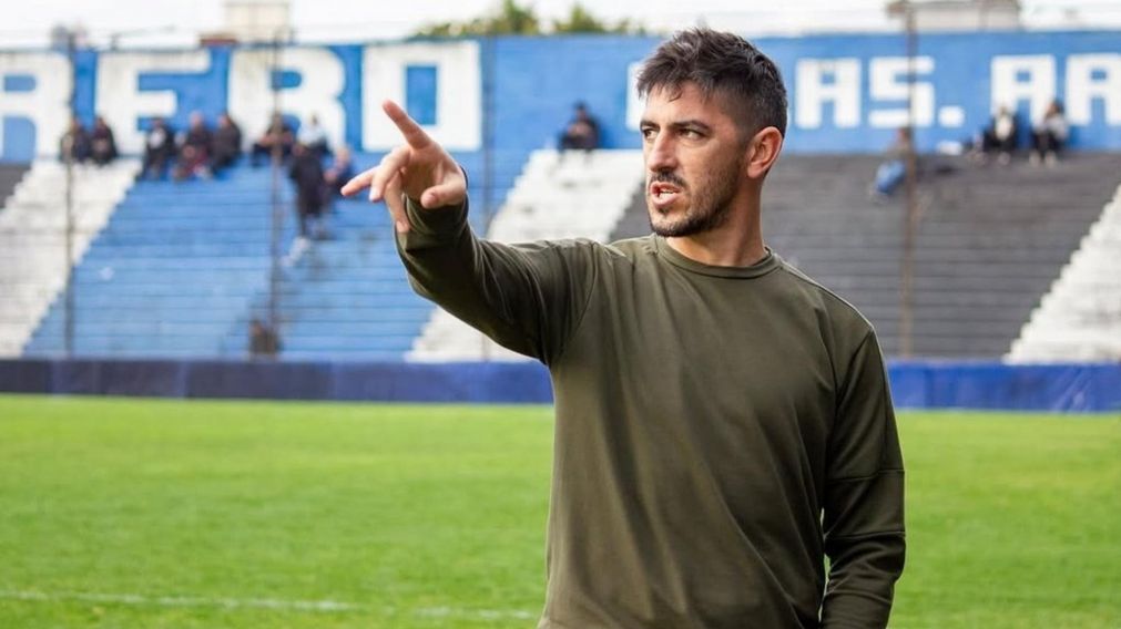 Conmoción en el fútbol argentino: murió Santiago Fredes, entrenador de Luján