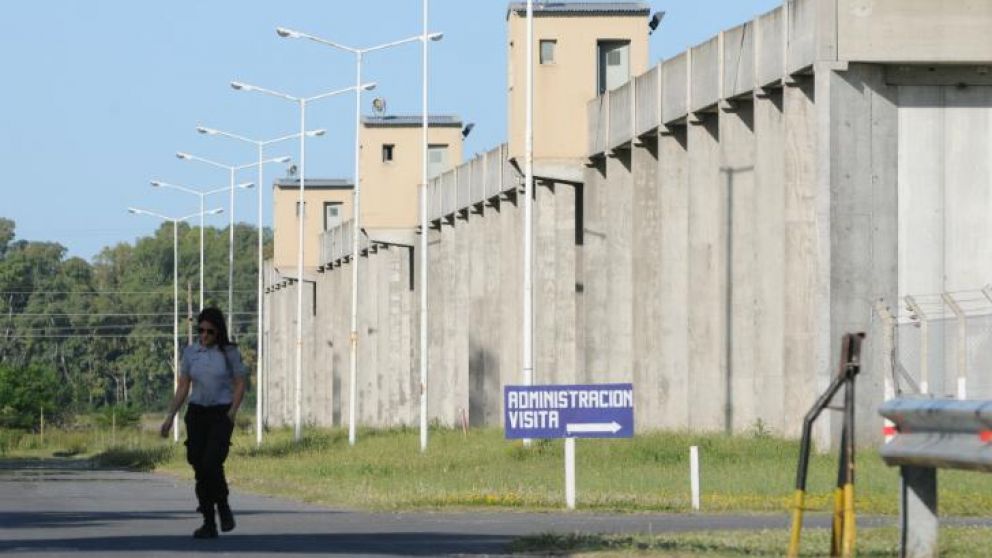 Trascendió que el damnificado fue atacado con una faca por 2 presidiarios.