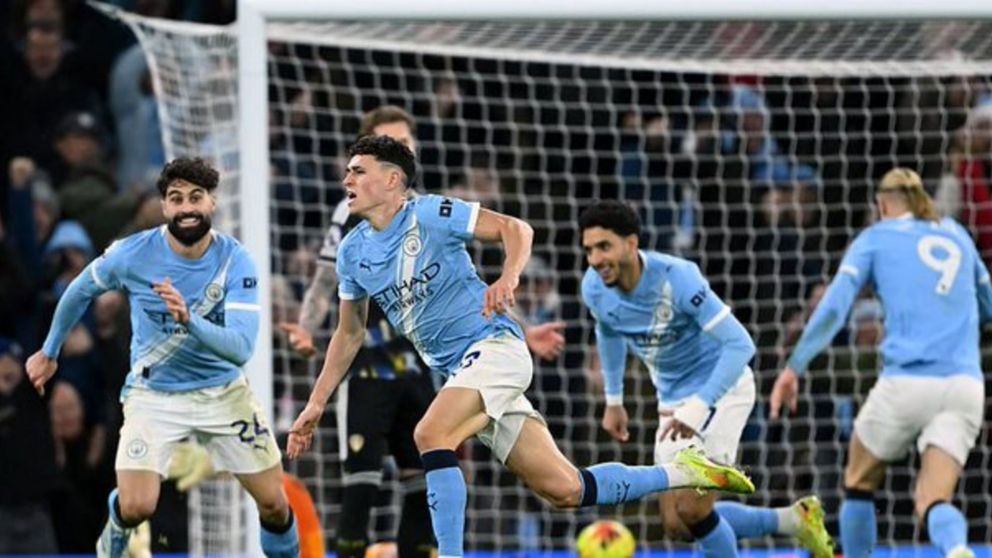Manchester City venció al Leeds en un vibrante duelo y sigue firme en la lucha por la Premier League