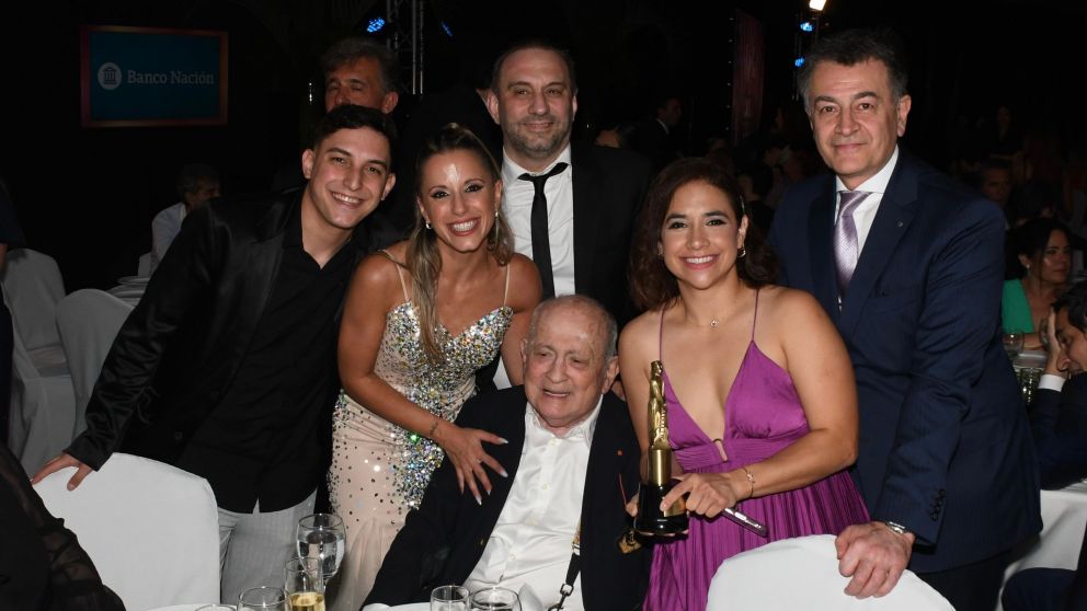 Ovaci�n a un pr�cer: Chiche Gelblung gan� el Mart�n Fierro de Cable en la categor�a "Mejor Magazine"