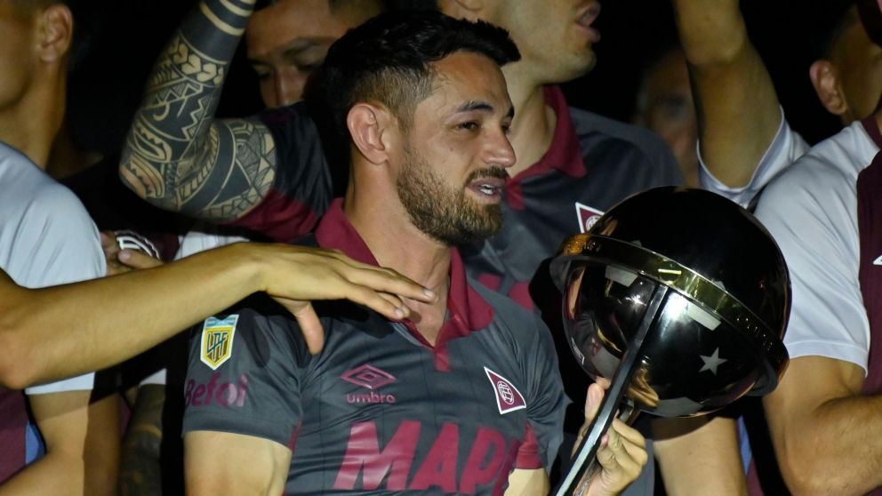 Se retiró Lautaro Acosta, el jugador más ganador en la historia de Lanús: "Me voy siendo el hombre más feliz del mundo"
