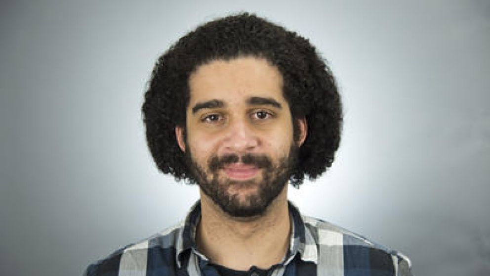 Phil tuiteó desde abajo de su escritorio.