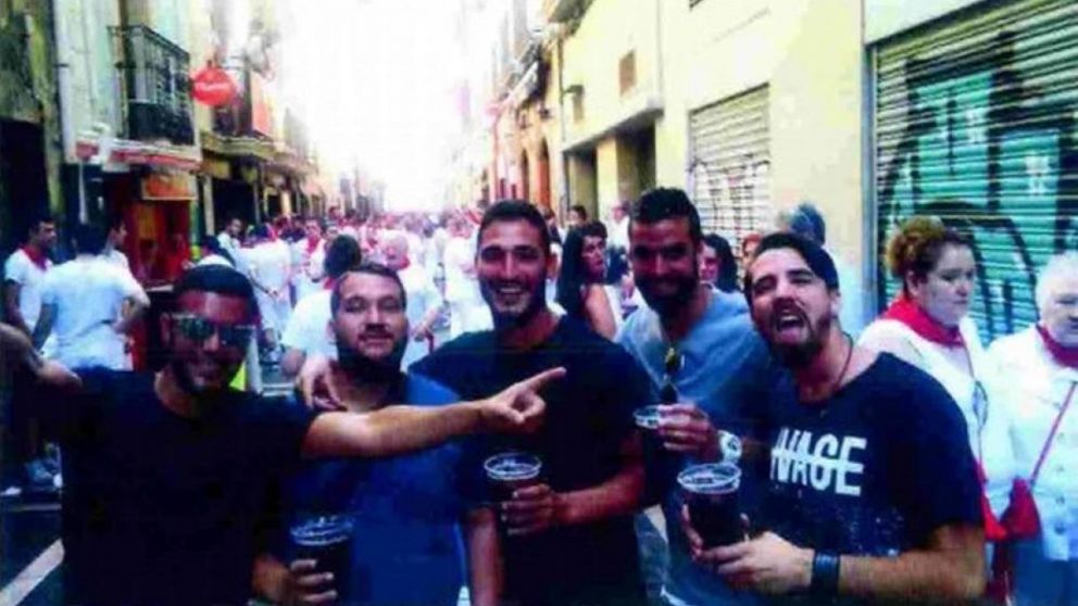 Los acusados de cometer la atroz violación.