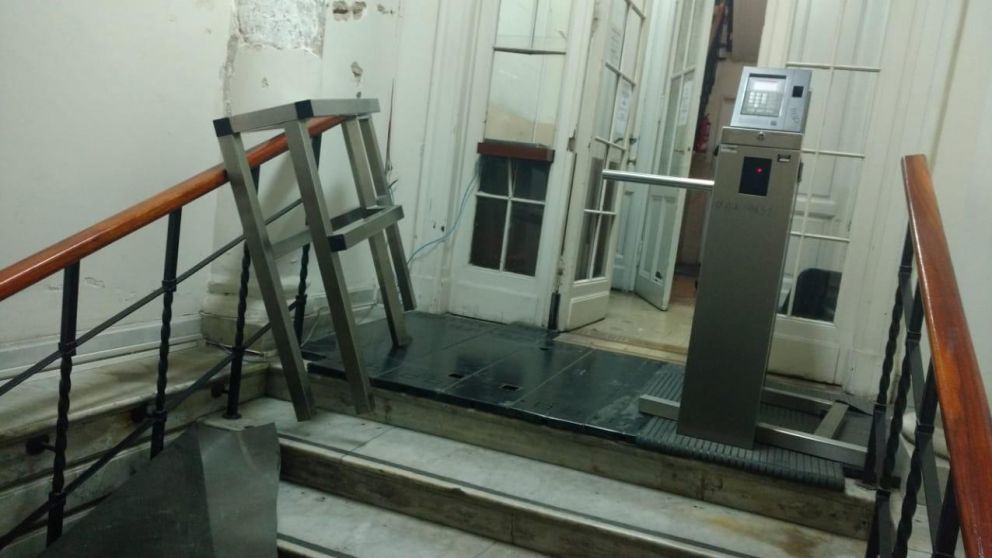 Así quedó el lugar tras los graves disturbios.