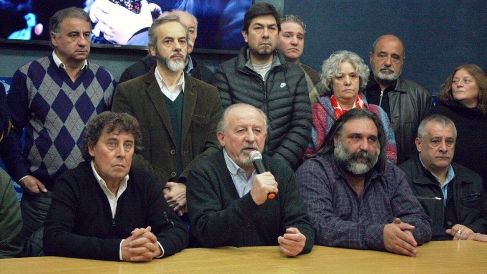 Los líderes de la central obrera, en conferencia de prensa.