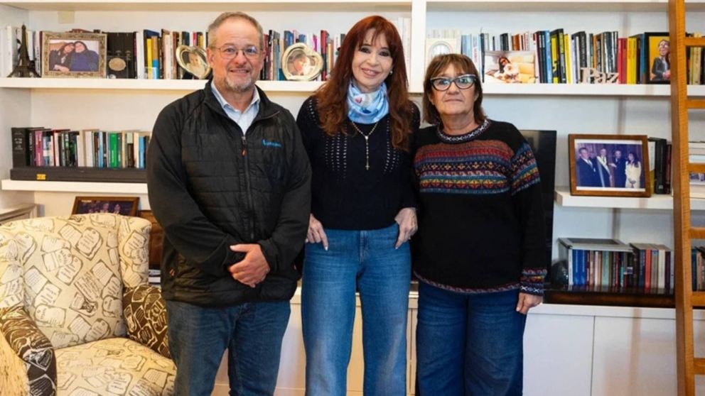 Cristina Kirchner recibi� al titular del gremio docente mundial y critic� la "cat�strofe social" de Milei
