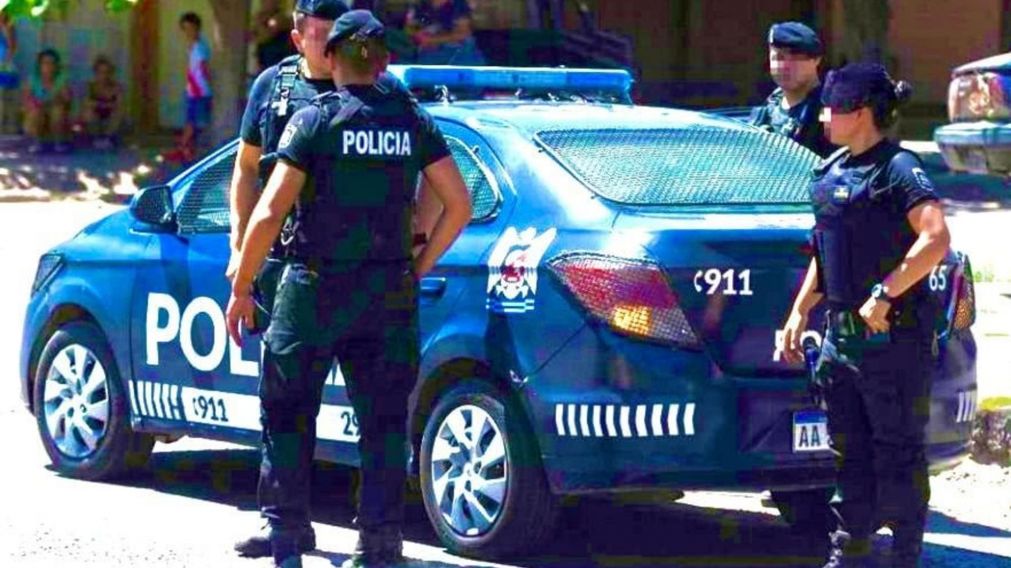 La policía detuvo al agresor.