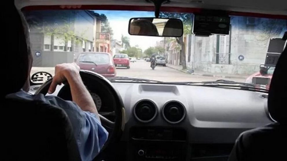 Inesperado encuentro: se subió a a un remis y el conductor resultó ser un famoso actor argentino