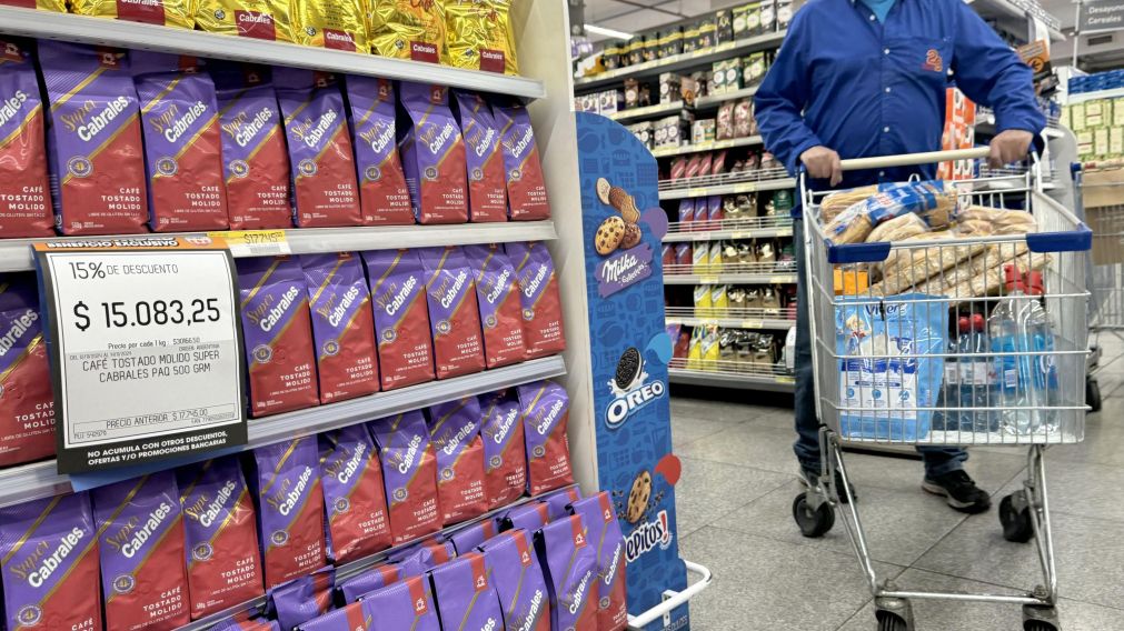 ubilados y pensionados acceden a beneficios en supermercados que facilitan las compras y ayudan a reducir los gastos del hogar.