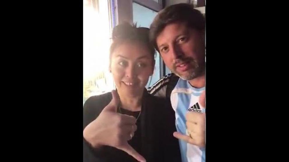 Argentino echado de Rusia por acosar a joven se indignó en las redes