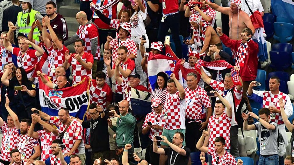 En paz y con sus jugadores. Así festejaron los hinchas croatas. (AFP)