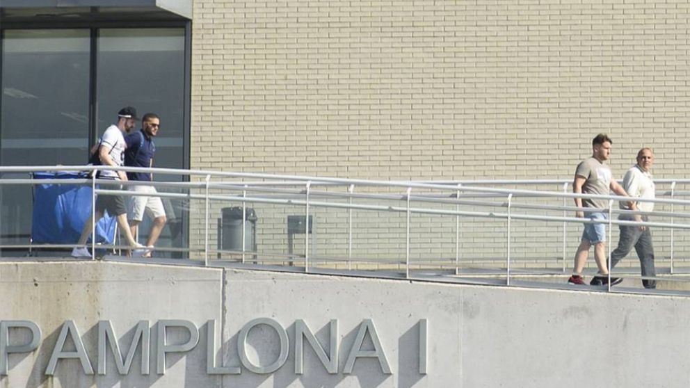 Así salían tres miembros de La Manada en libertad. (PABLO LASAOLA)