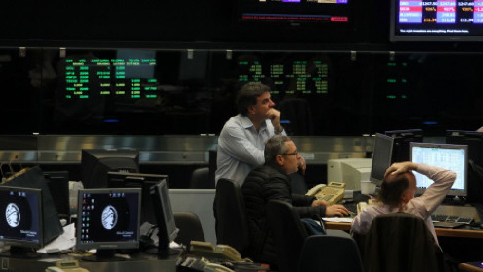 Cayeron 14% las acciones de los bancos y de las energéticas.
