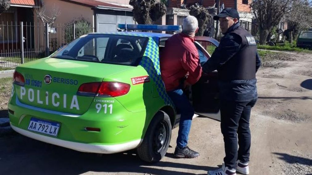 De esta manera detenían al joven.