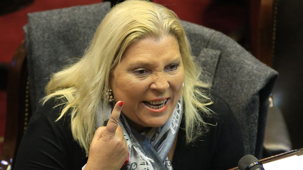 Los diputada Elisa Carrió durante la sesión en la que se le dio media sanción al aborto legal.