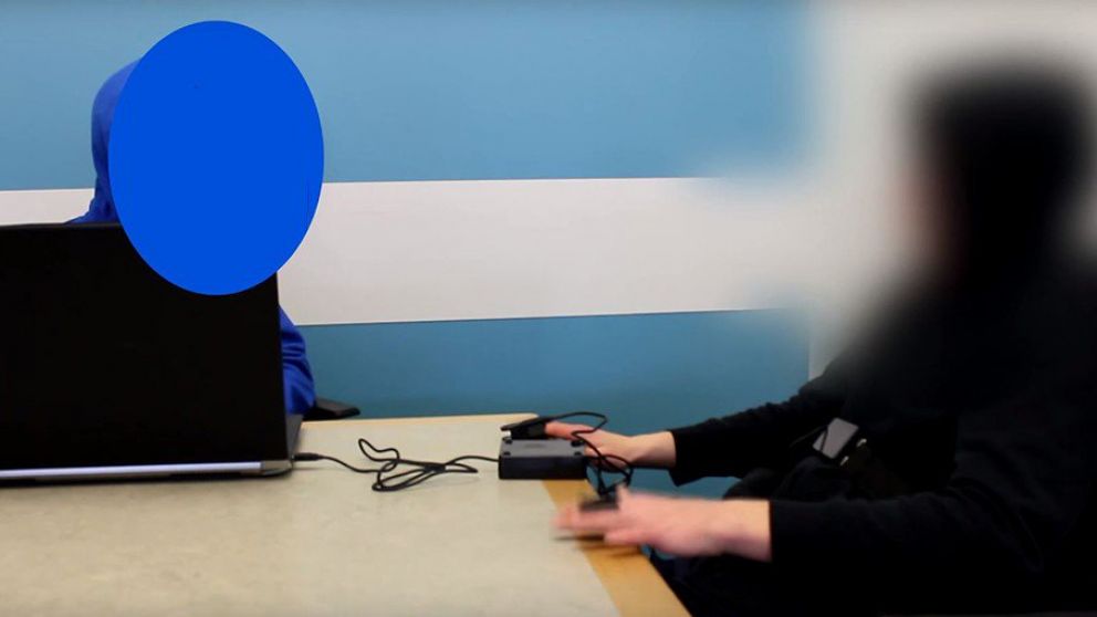 James Oliver, el viajero en el tiempo, pas� el detector de mentiras. 