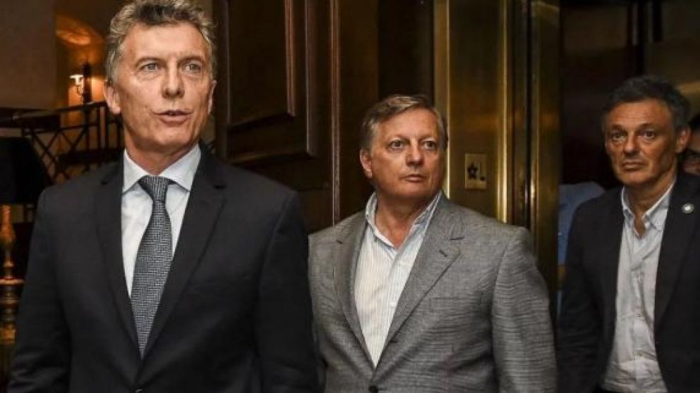 Macri desplazó a Aranguren y a Cabrera