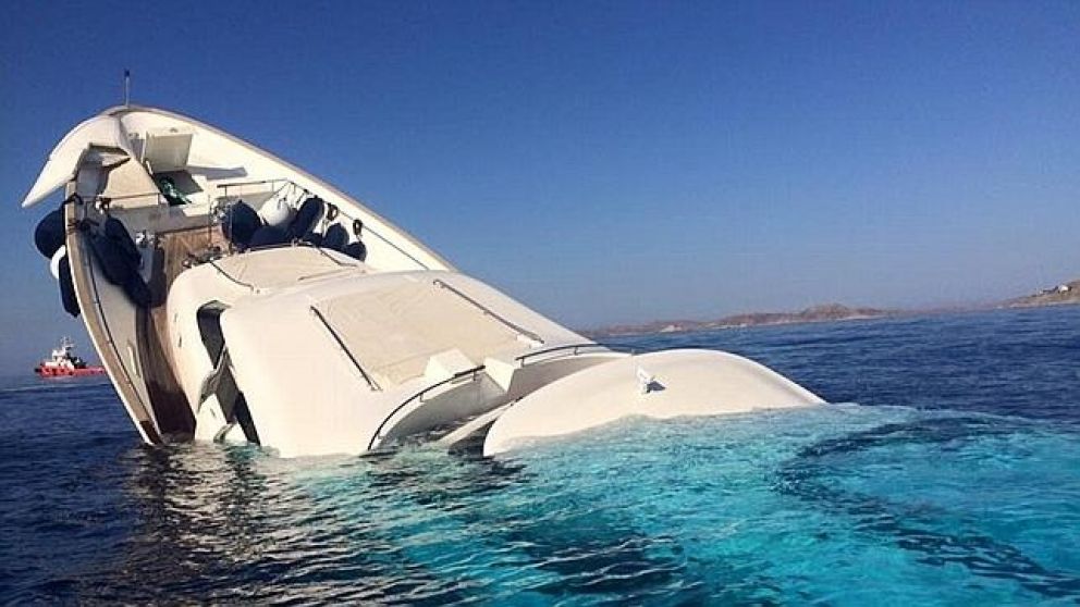 El dueño del yate se quedó sin fiesta, ni embarcación.