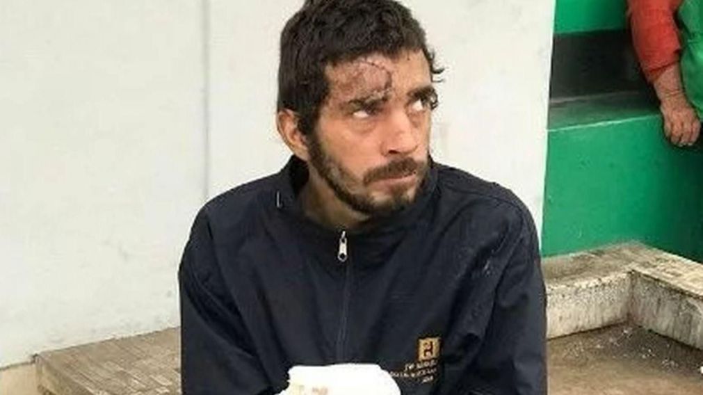 El hombre fue rescatado por una mujer peruana.
