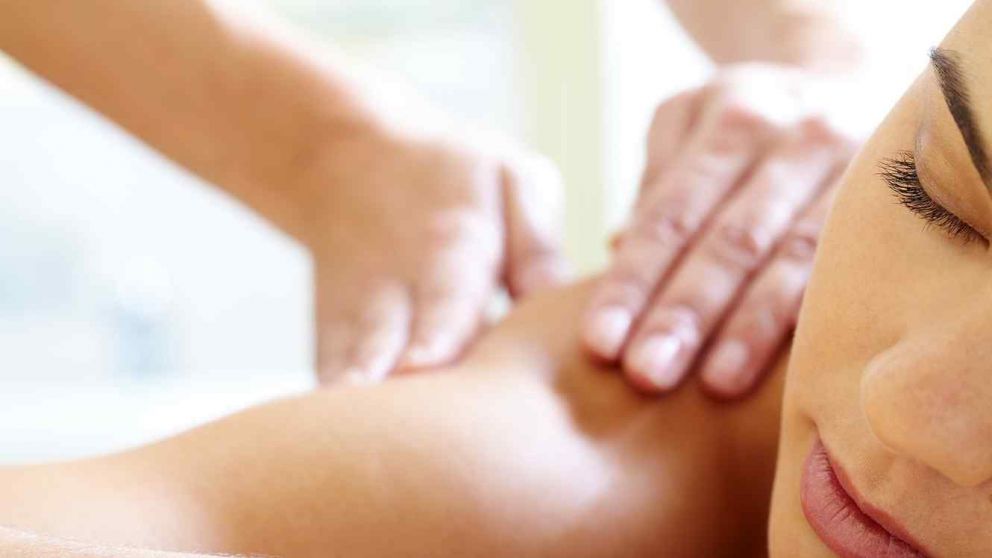 Además de besarla, el masajista acosó y le pidió el teléfono insistentemente durante la sesión.