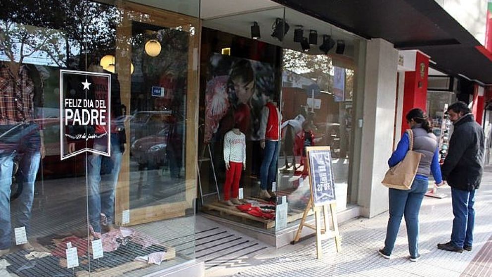 Por la inflación, los regalos para papá son cada vez más difíciles de comprar.