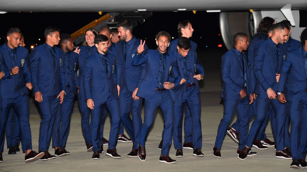 Los jugadores de Brasil llegaron con una vestimenta formal (AFP).