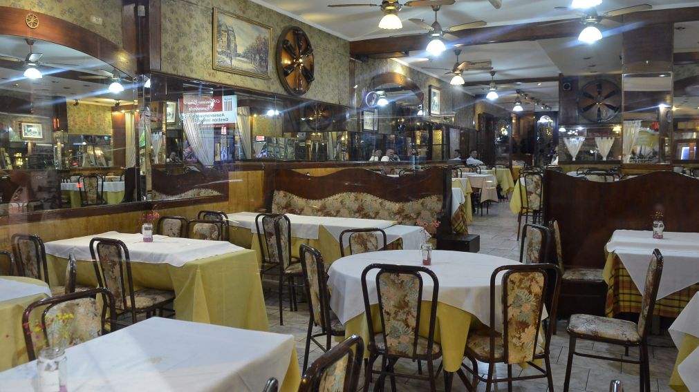 Una postal triste: los restaurantes vac�os (Fernando P�rez Re - Diario Cr�nica)