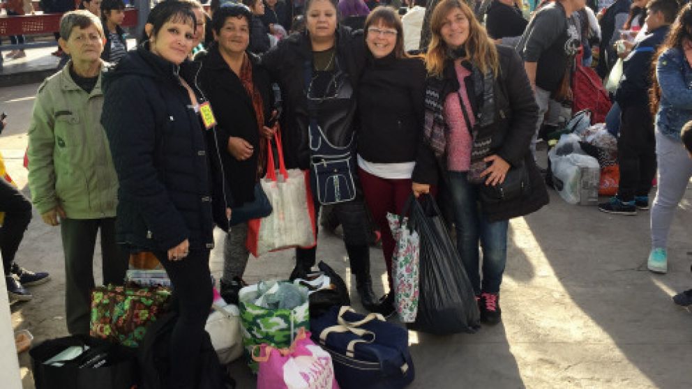 Son dos ferias que funcionan los sábados a partir de las 14.30 frente a la estación de Lanús.