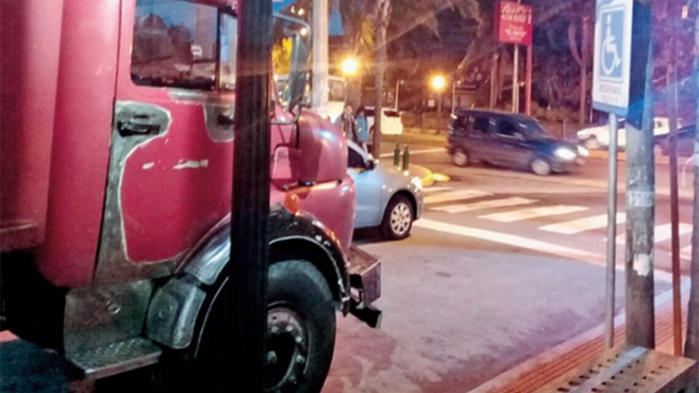 Los vecinos reclaman por rampas para discapacitados interrumpidas.