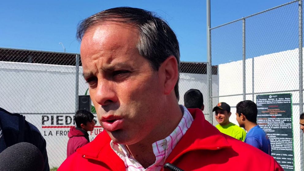 El diputado fue asesinado mientras se tomaba la foto con una mujer.