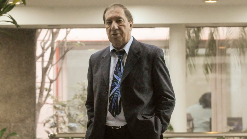 El ex técnico del seleccionado mejoró su estado general.