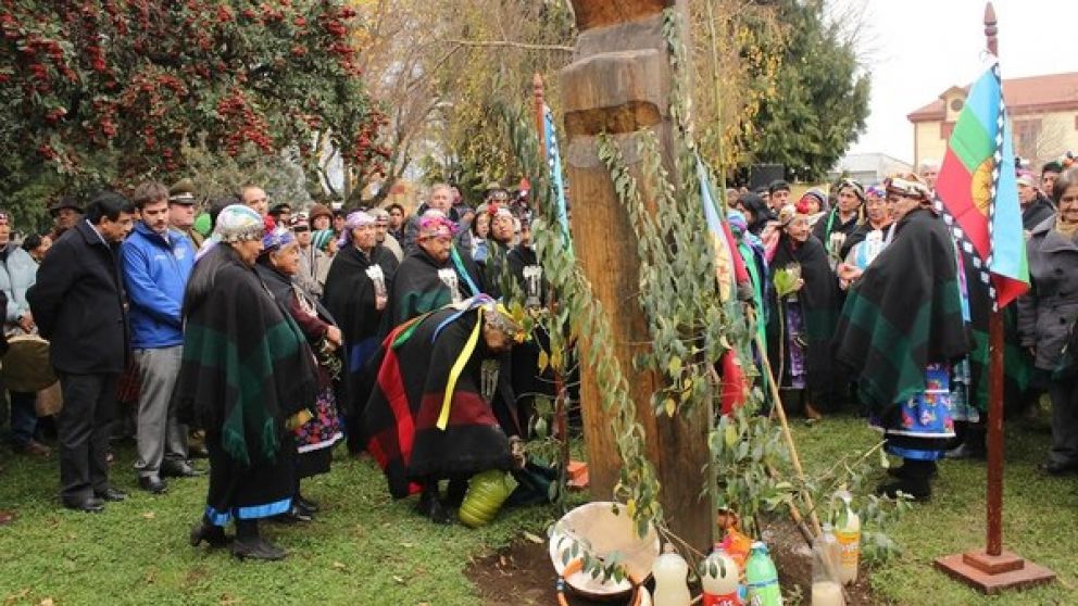 Polémica por el fallo que le da el título de propiedad de tierras en Bariloche al pueblo Mapuche.