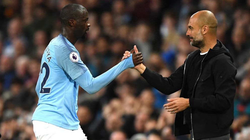 Yaya Touré y Pep Guardiola, tuvieron tiempos en paz cuando lo volvió a dejar entrenar con el primer equipo.