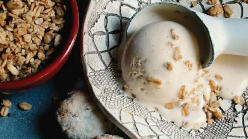 El helado se comercializa en tres sabores: mantequilla de maní, chocolate y chai.
