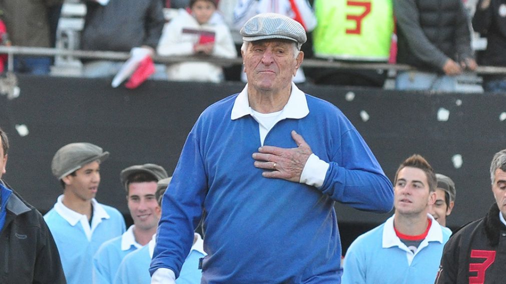 Amadeo le habl� a los arqueros de la Selecci�n. (Pablo Villan /Diario Cr�nica)