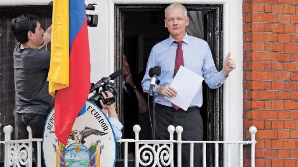 Julian Assange est� con asilo pol�tico en Ecuador.
