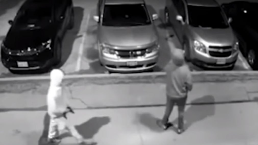 El momento en que los agresores se dan a la fuga. (Captura de video)