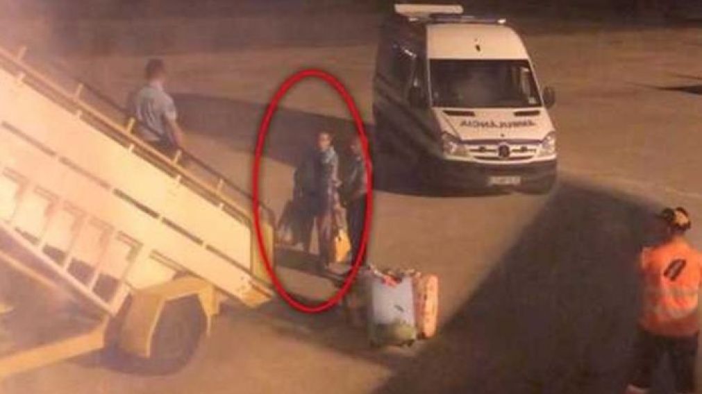 Pasajero de avión hizo vomitar a todos por su olor a "chivo"