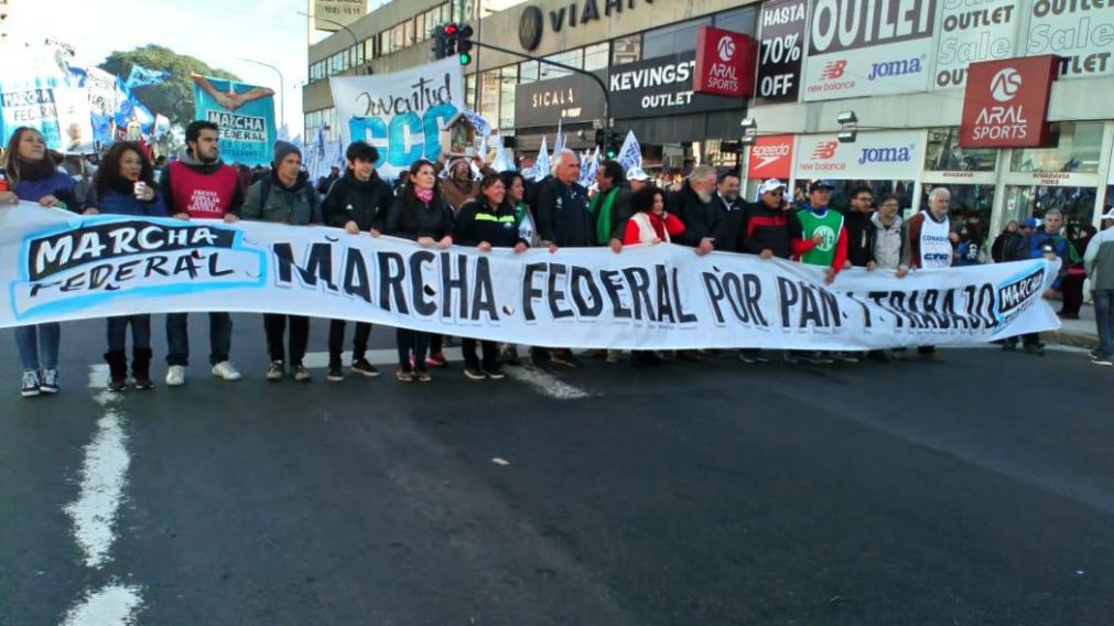 Diferentes agrupaciones se movilizan desde temprano. (Twitter).