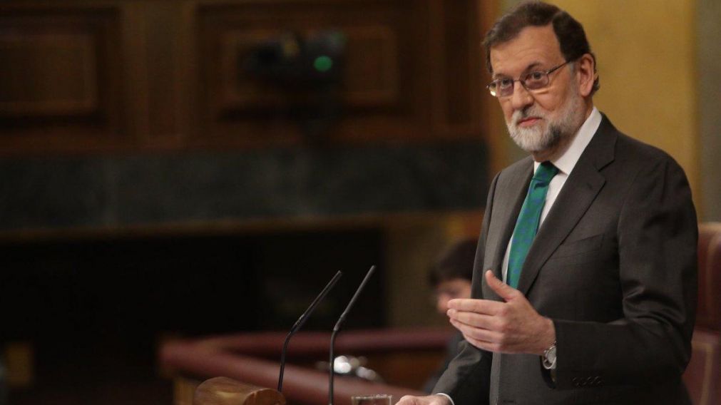 Se dirigió al pueblo español.