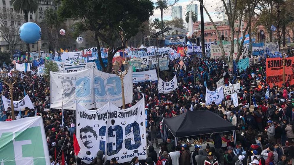 Una multitud protestó en contra del Gobierno Macri. (Crónica- Nahuel Ventura)