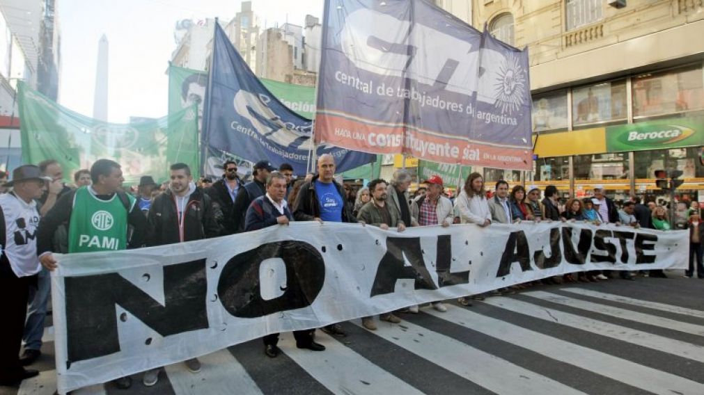En defensa de los trabajadores, las dos centrales se unieron para decirle "basta" al Gobierno.