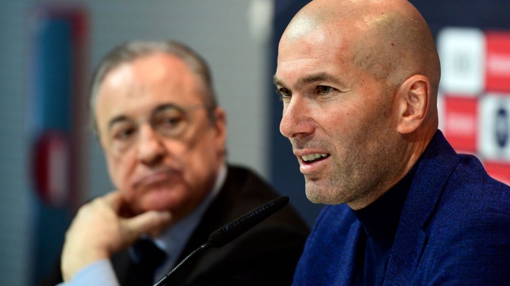 Florentino Pérez y Zinedine Zidane, en la conferencia de prensa con la que anunciaron la dimisión del francés (AFP).