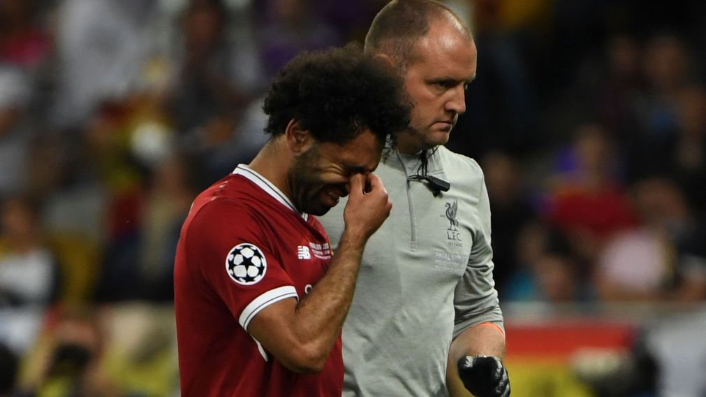 Salah sali� llorando de la cancha (AFP).
