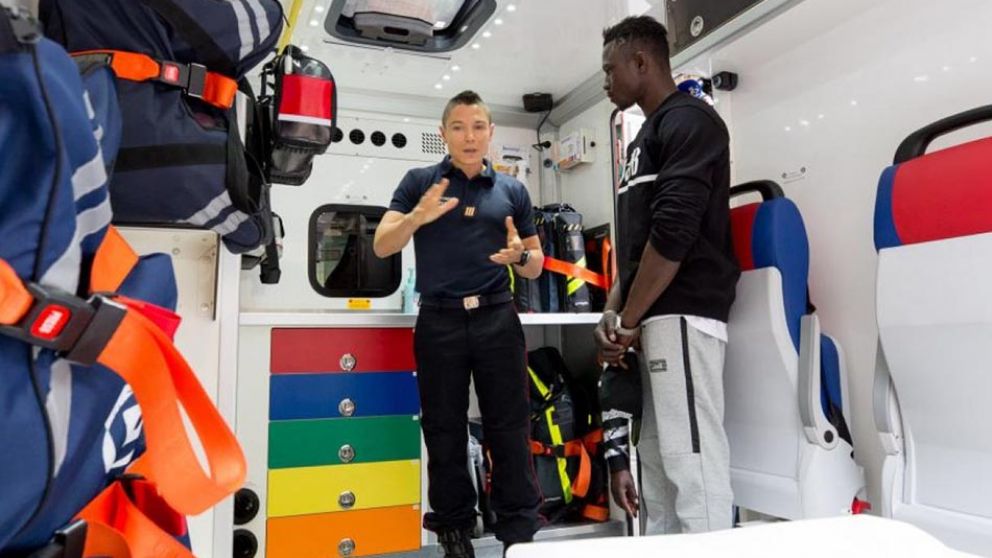 El héroe junto al cuerpo de bomberos de Paris.