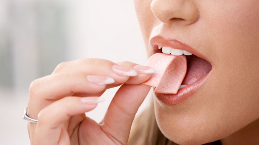Mascar chicle y caminar, ser�a ideal para perder peso. (Imagen ilustrativa)