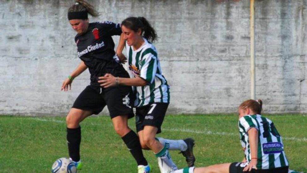 Las "Quemeras" se enfrentan ante Excursionistas y lo vivís por Crónica TV