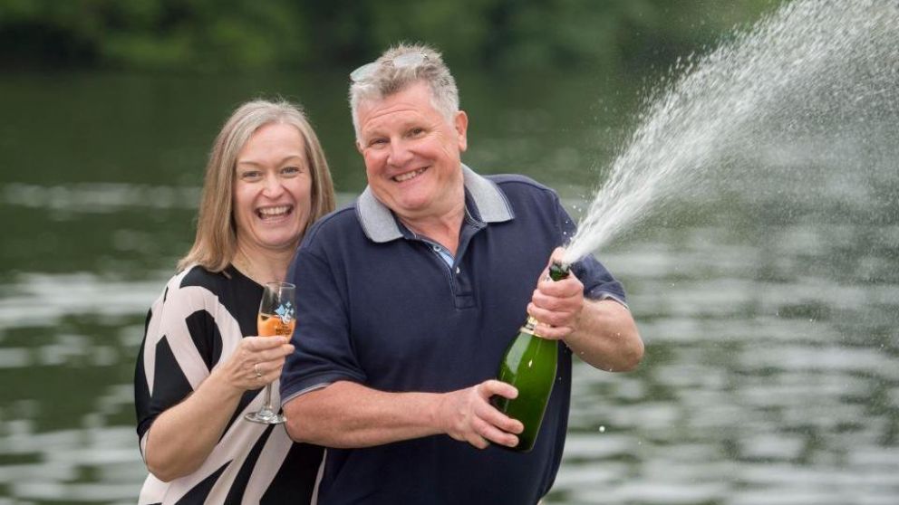 La pareja vivió una semana sin saber que eran millonarios