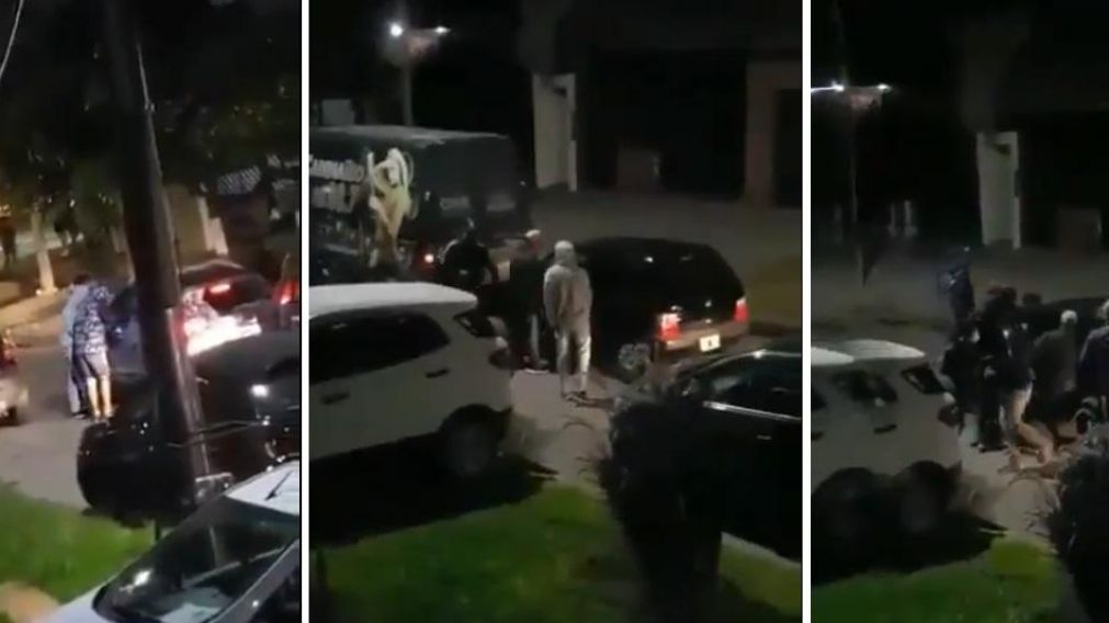 La banda de ladroncitos asalta a un pobre automovilista.