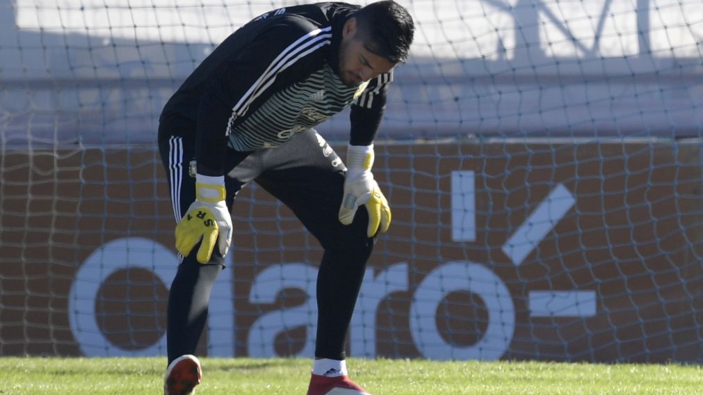 Sergio "Chiquito" Romero en el momento en el que sintió el bloqueo (Foto: AFP)